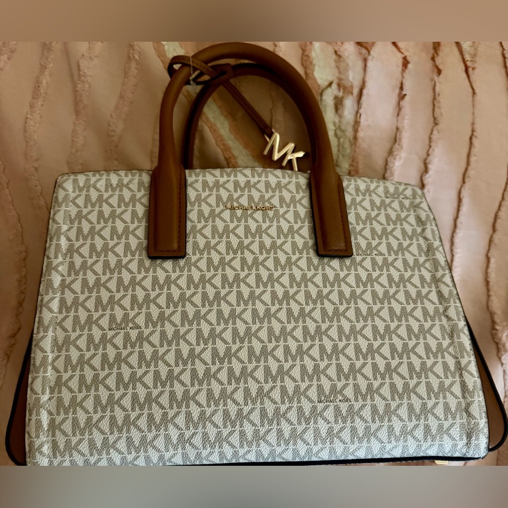 Michael Kors Laila MD Satchel Bag Brand New